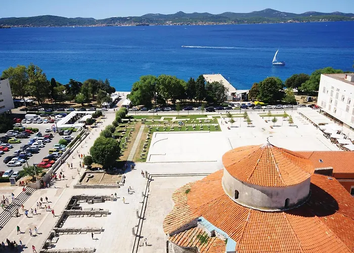 Apartamento Lovely In With Wifi Zadar