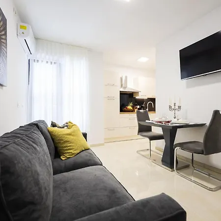 Apartament Lovely In With Wifi