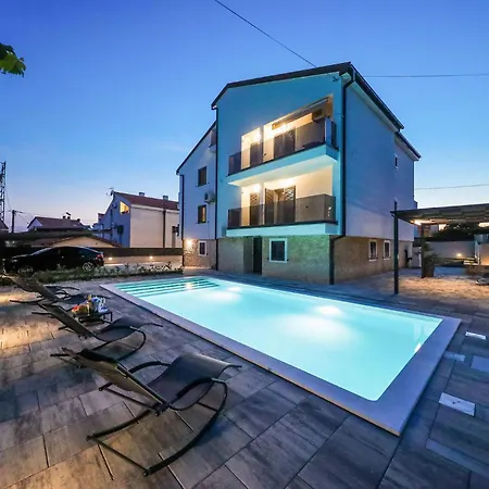 Apartament Lovely In With Wifi Zadar